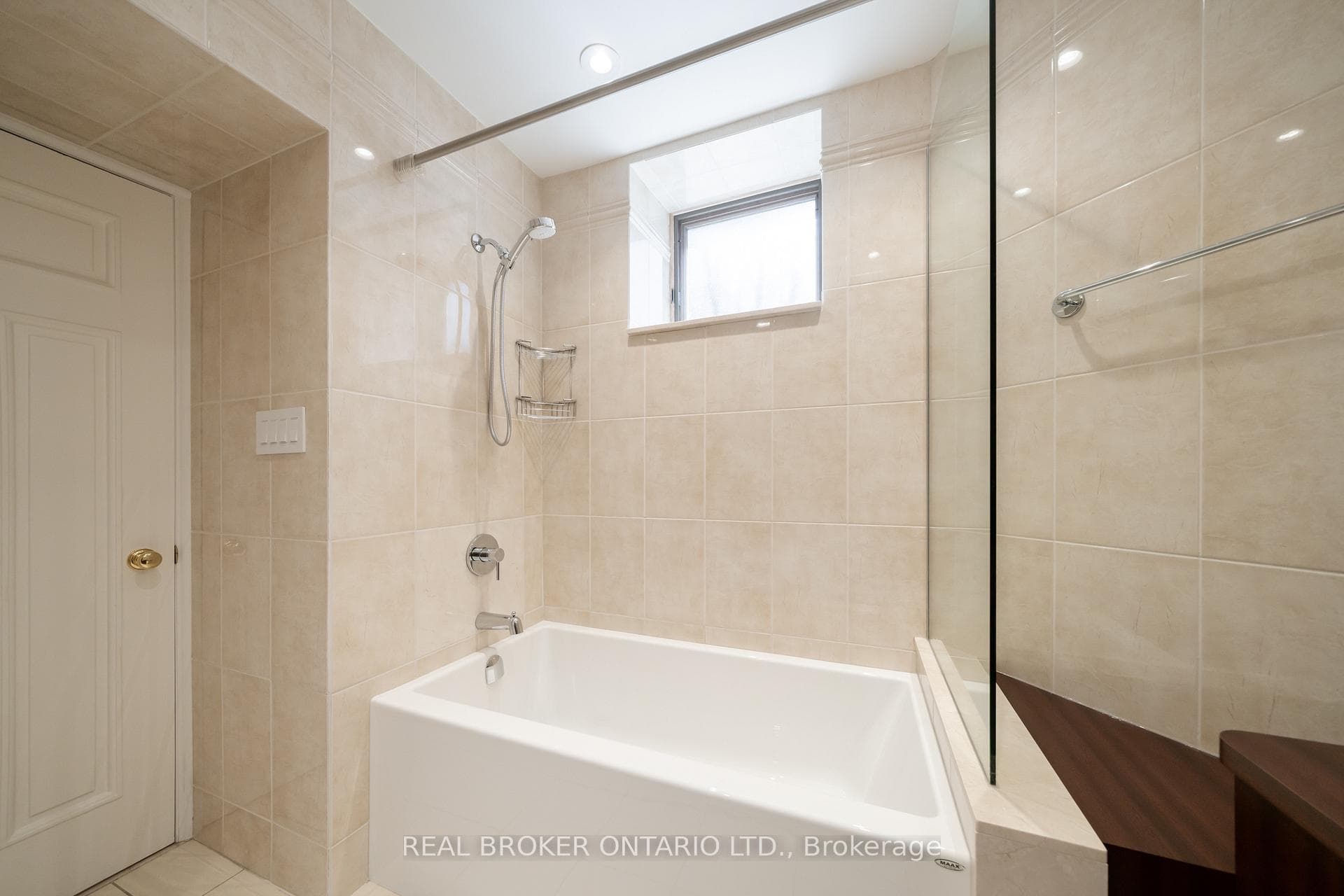 114 Heath Street photo 24