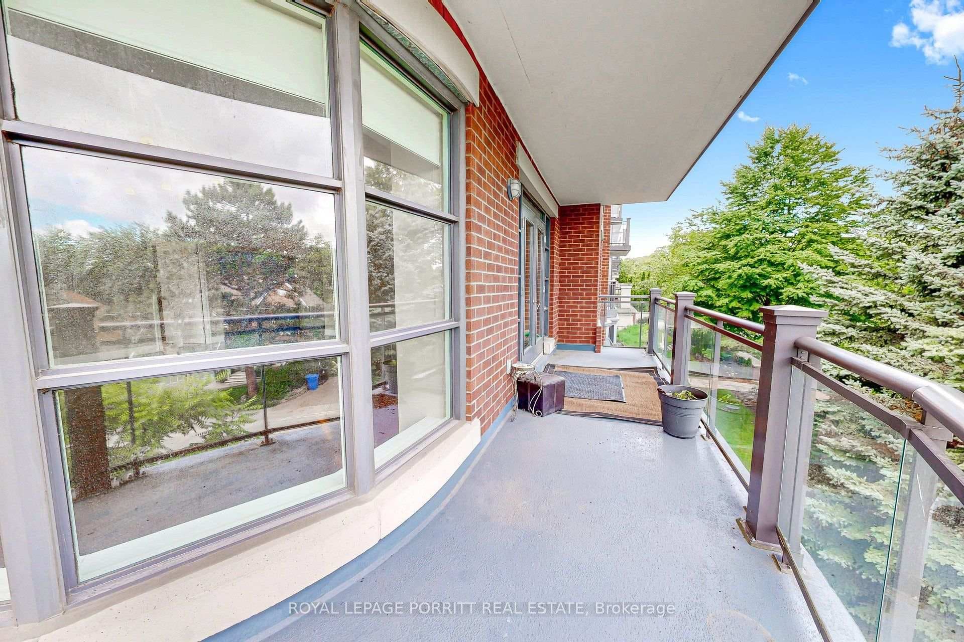 9 Burnhamthorpe Crescent Unit 309 photo 38
