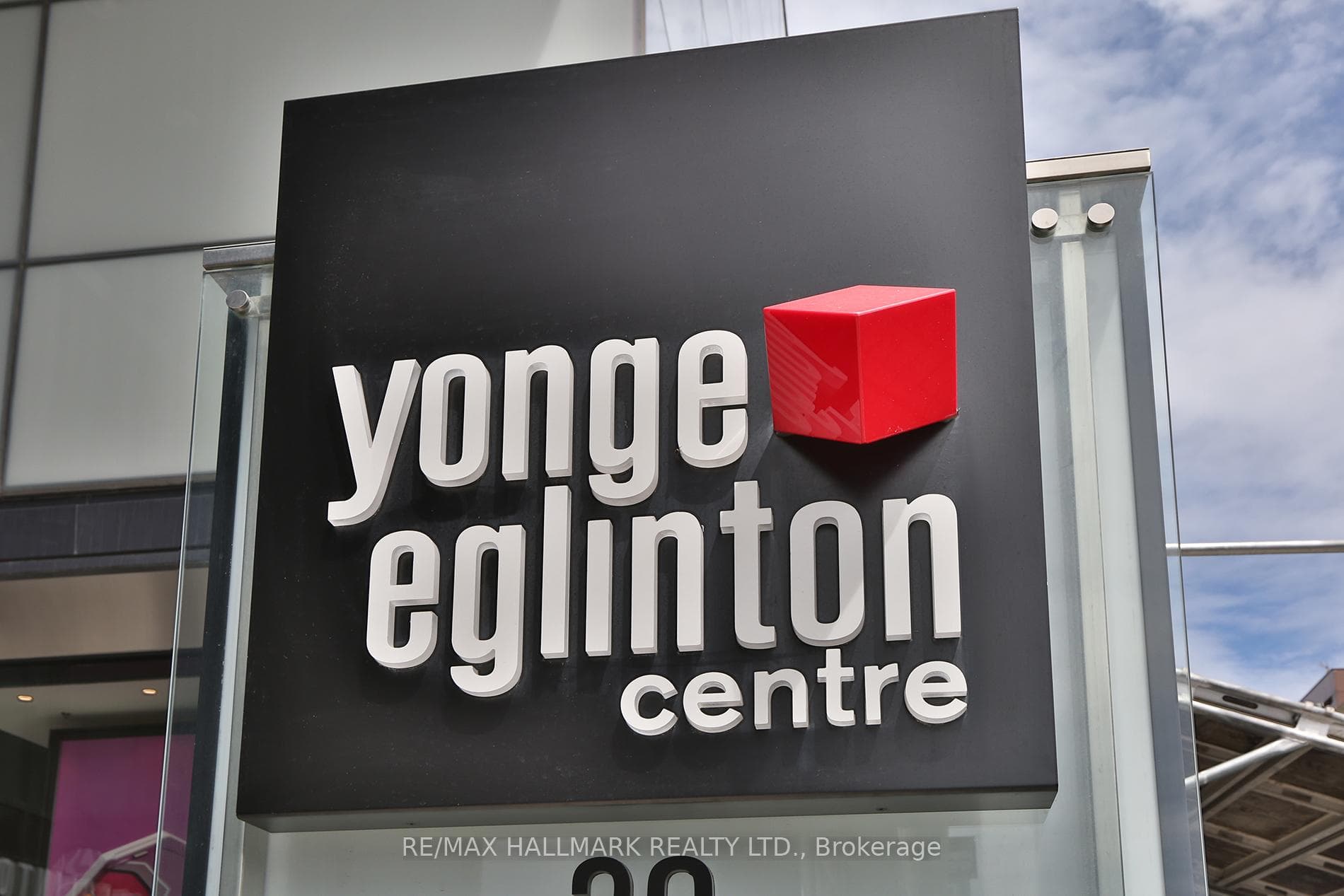 8 Eglinton Avenue Unit 4203 photo 27