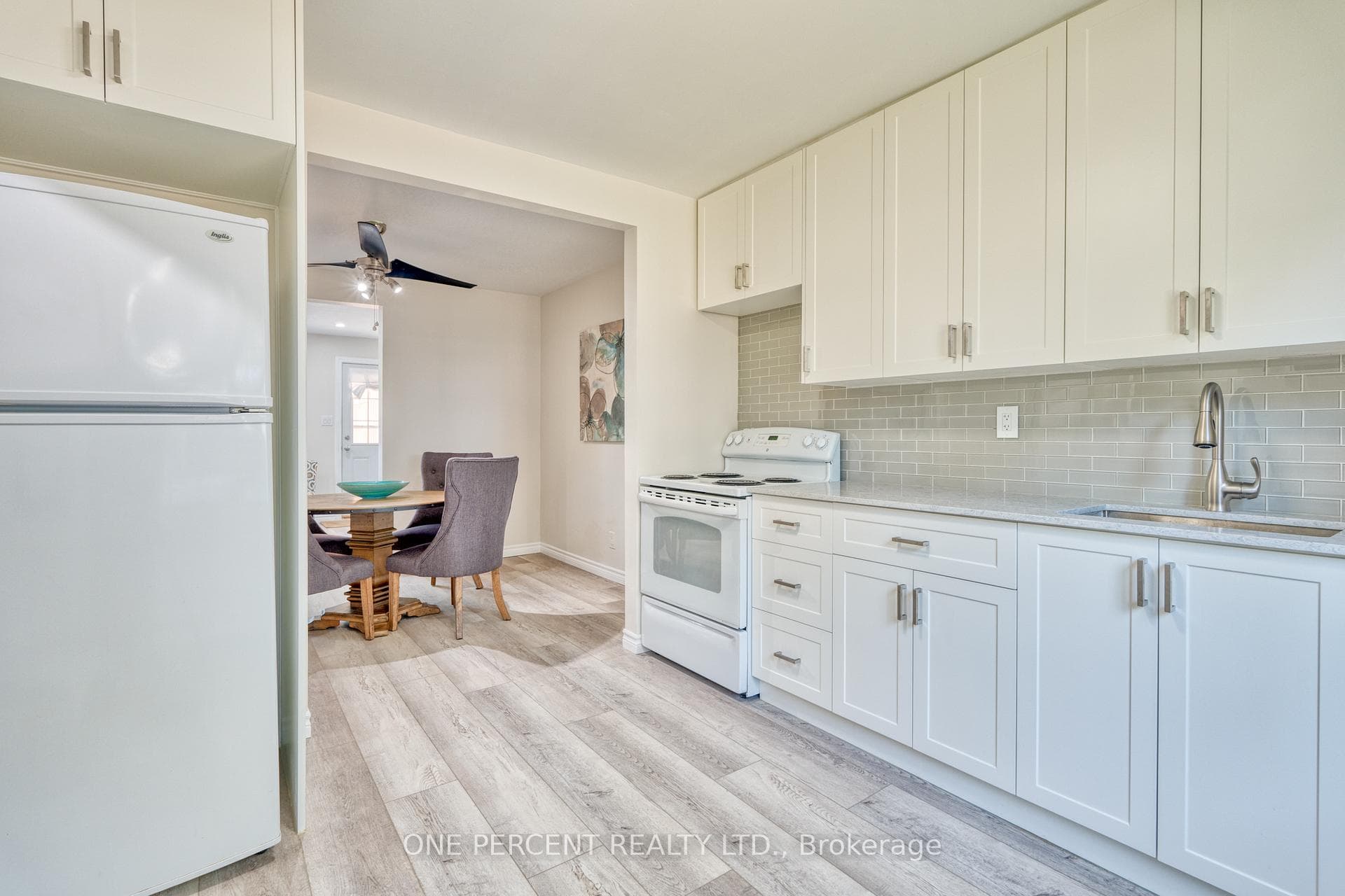 156 Victor Boulevard photo 7