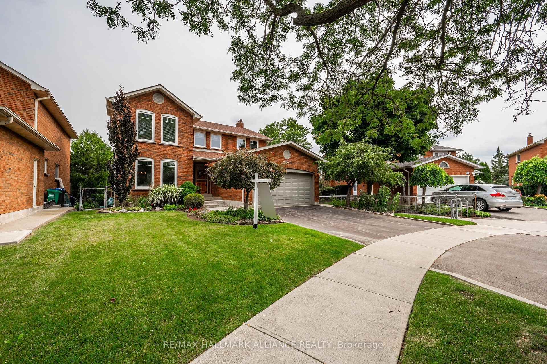 2080 Wincanton Crescent photo 2