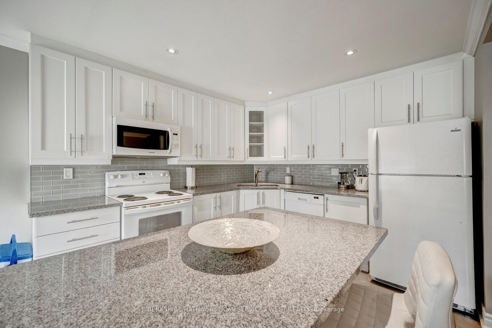 2117 Pelee Boulevard photo 8