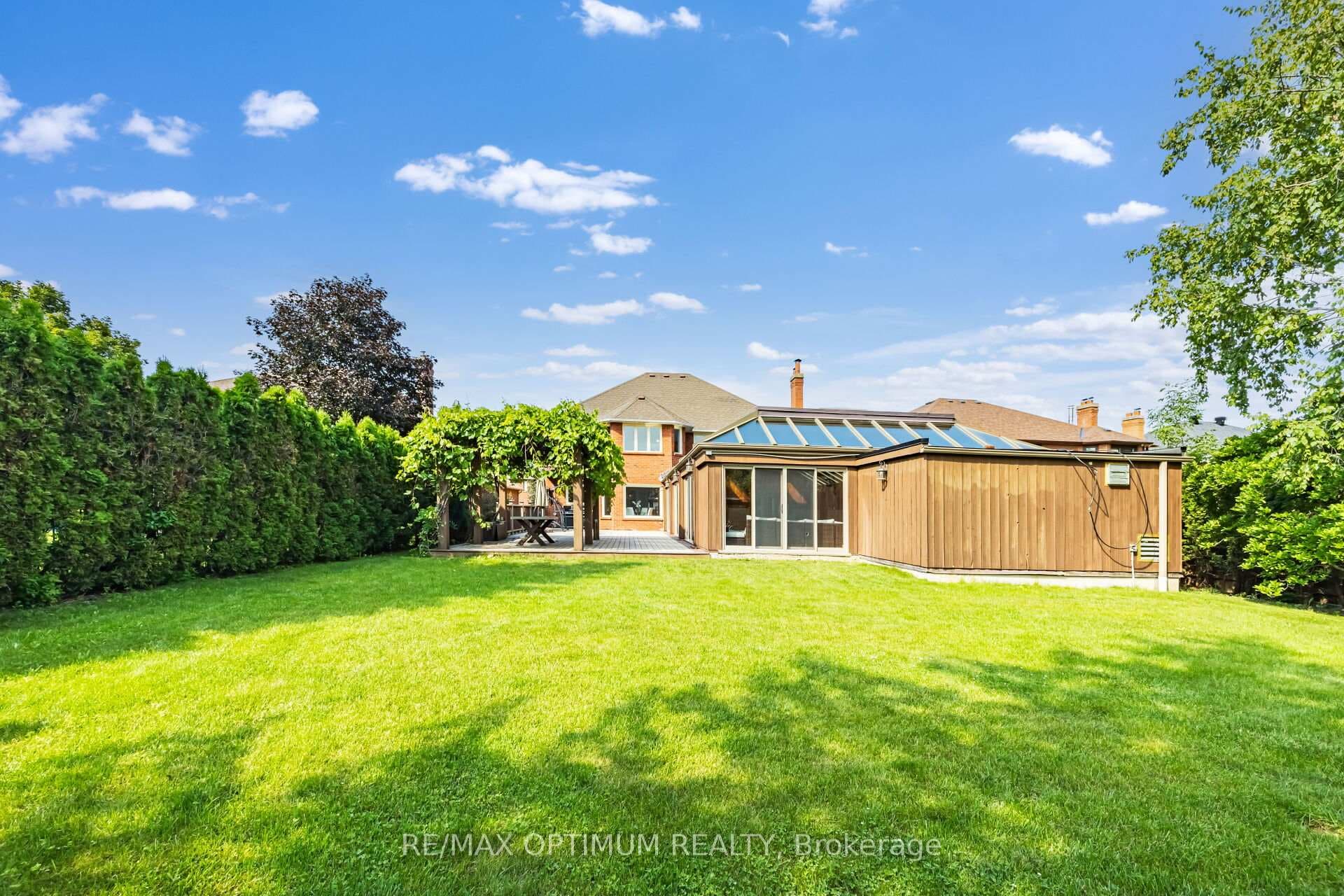 Private landscaped yard, no rear neighbours