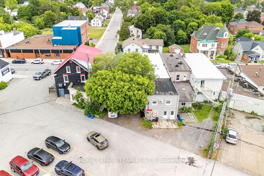 56 Madawaska Street photo 18