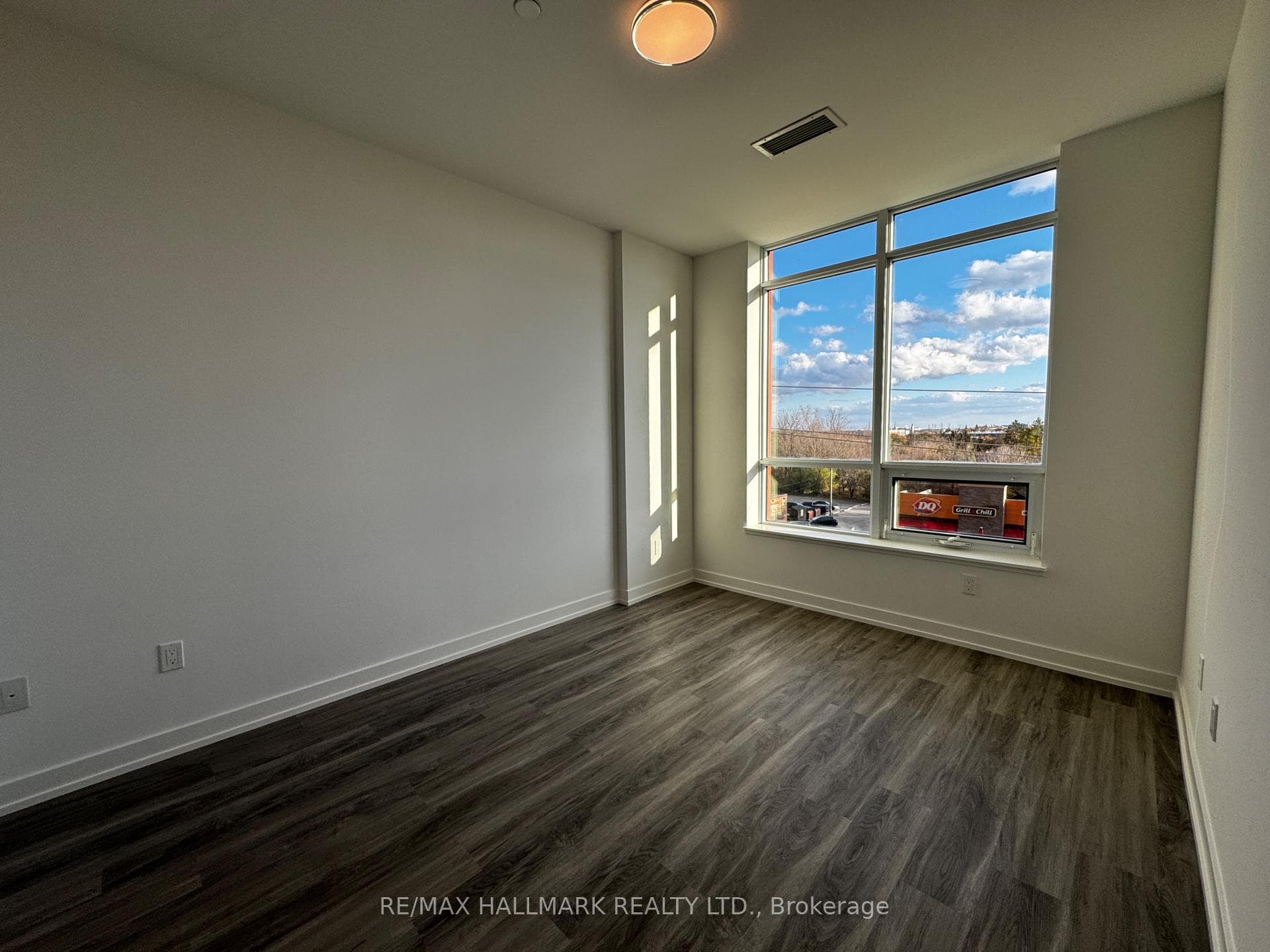 1010 Dundas Street Unit 513 photo 19
