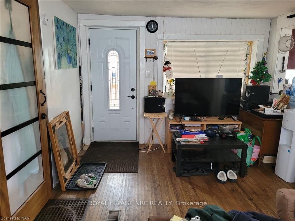 11 ALBINA Street photo 8