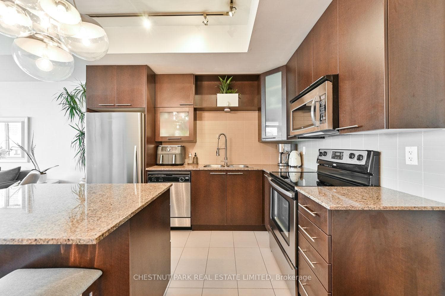 500 Sherbourne Street Unit 1411 photo 4
