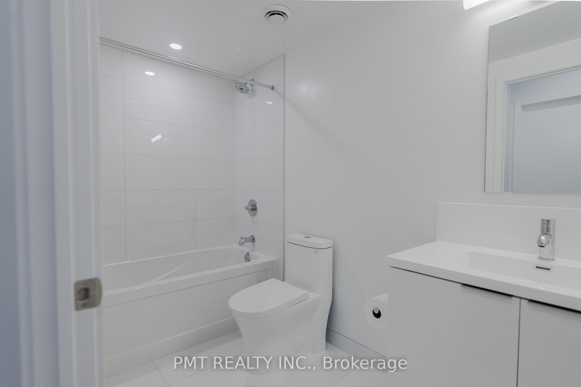 238 Simcoe Street Unit 1410 photo 9