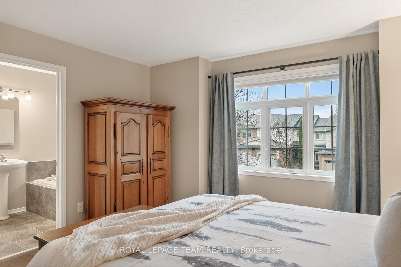 9 BOREALIS Crescent photo 15