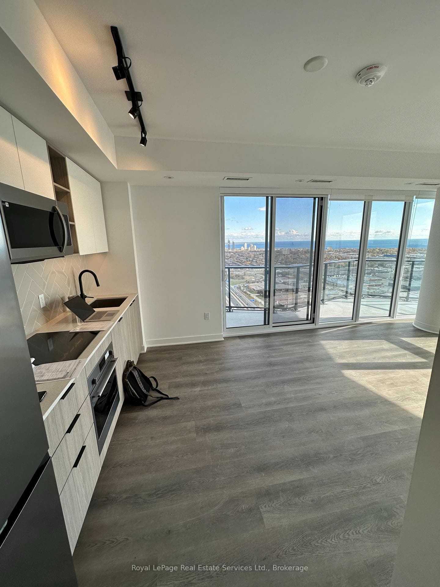 36 Zorra Street Unit 3208 photo 19