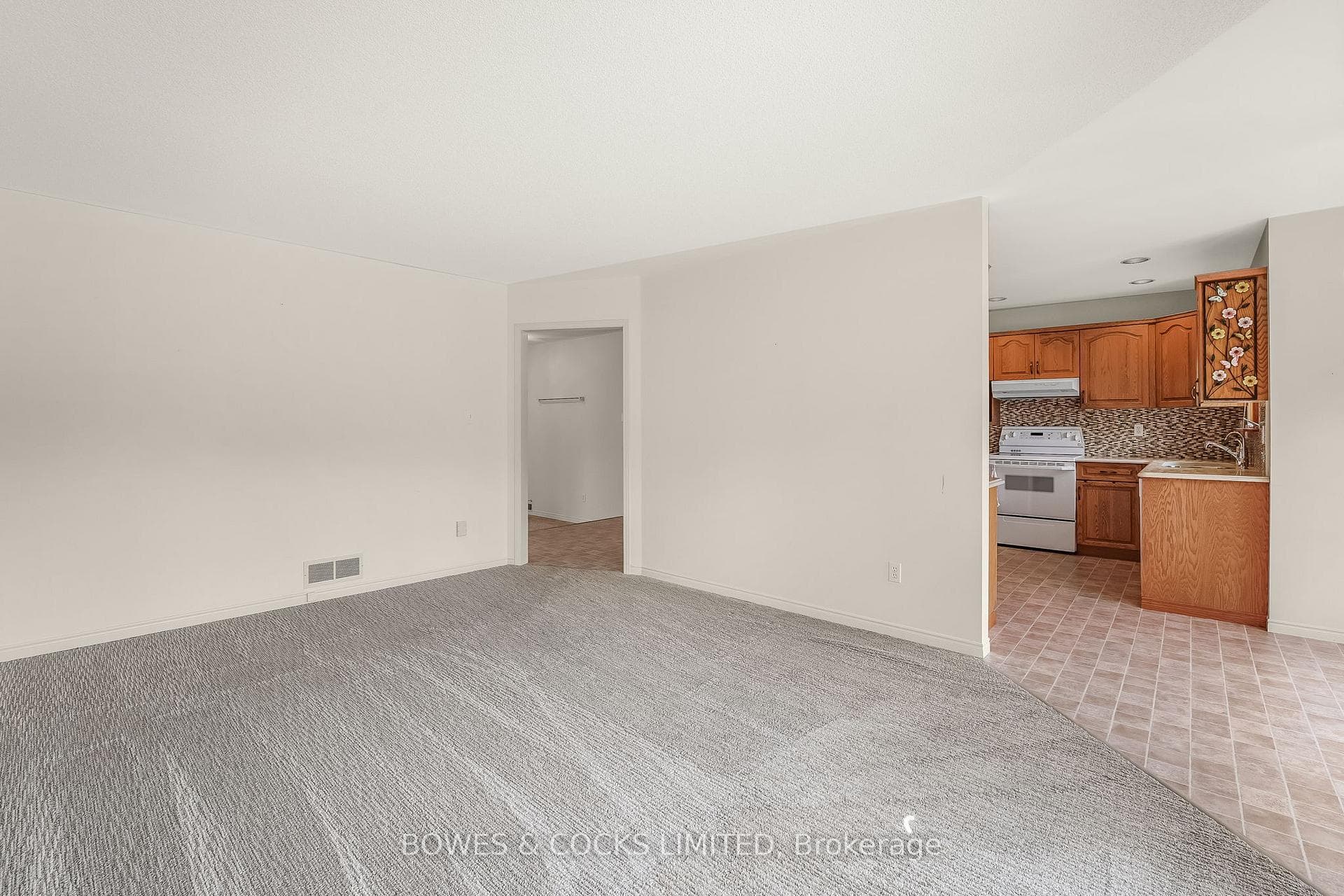 28 Elliott Drive photo 13