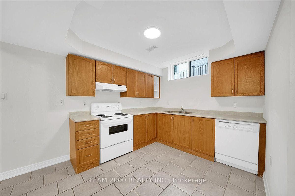 26 Crown Crescent photo 31