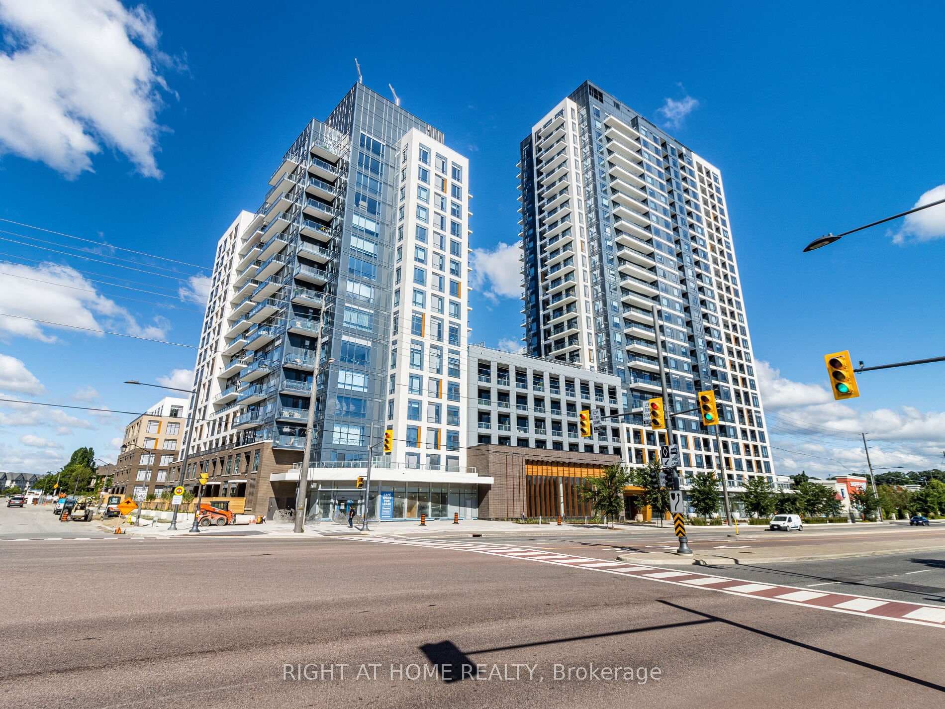 7950 bathurst Street Unit 203 photo 1
