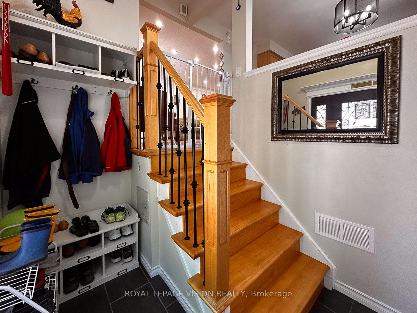 32 Goldring Drive photo 3
