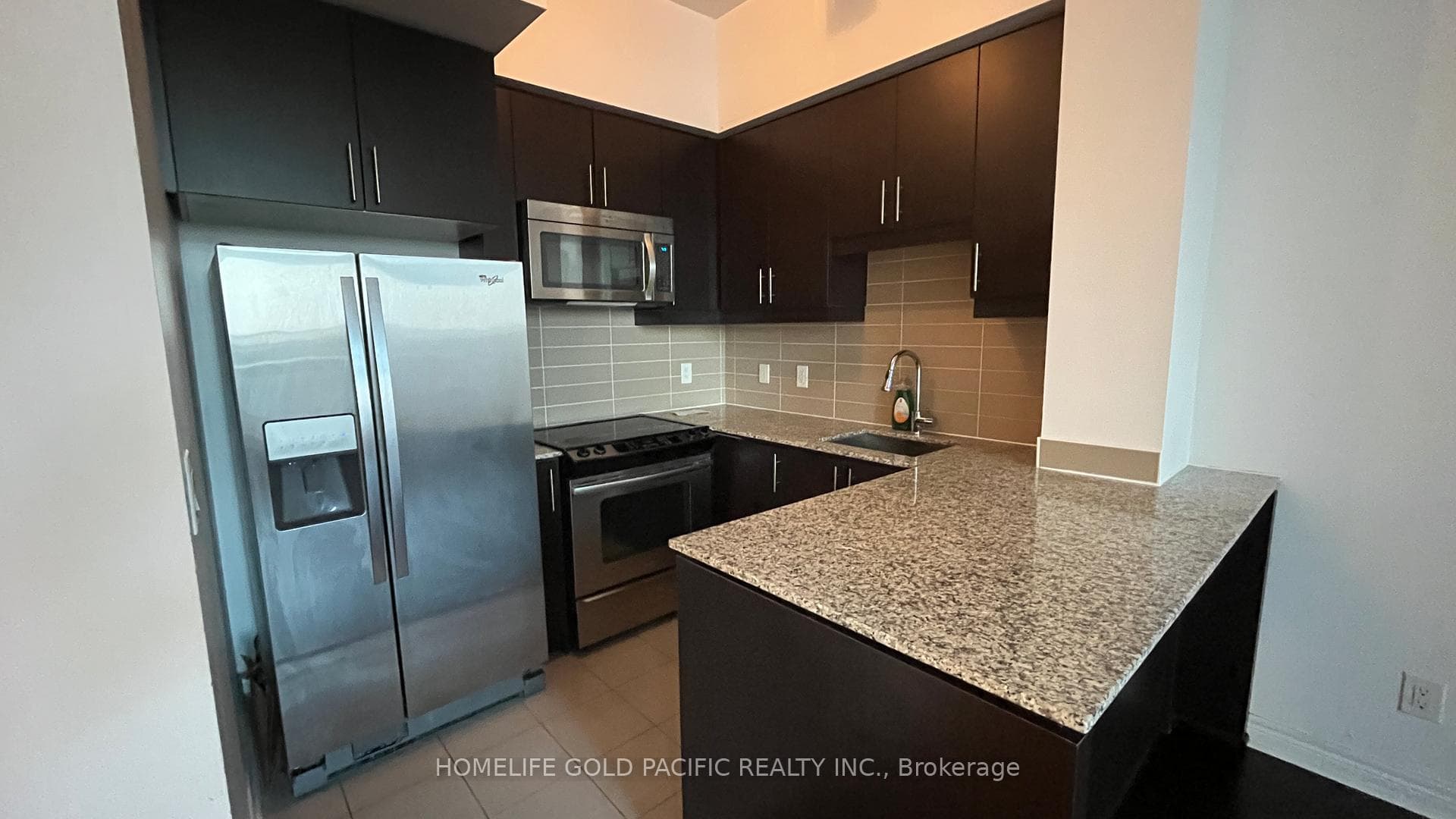 2756 OLD LESLIE Street Unit 1112 photo 9