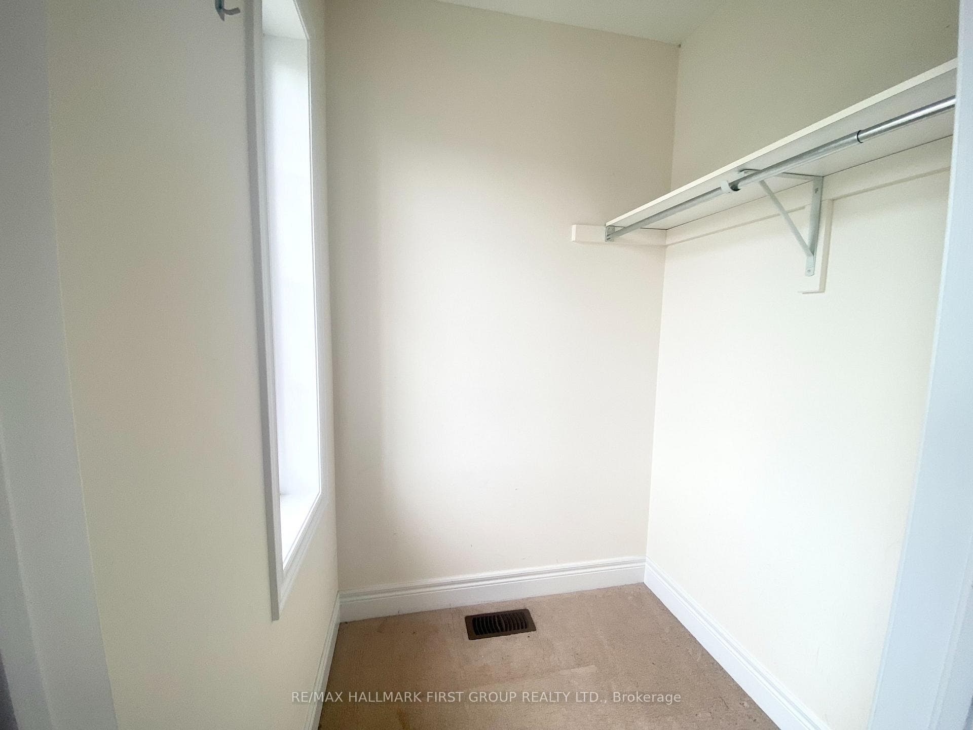 82 Dewell Crescent photo 28