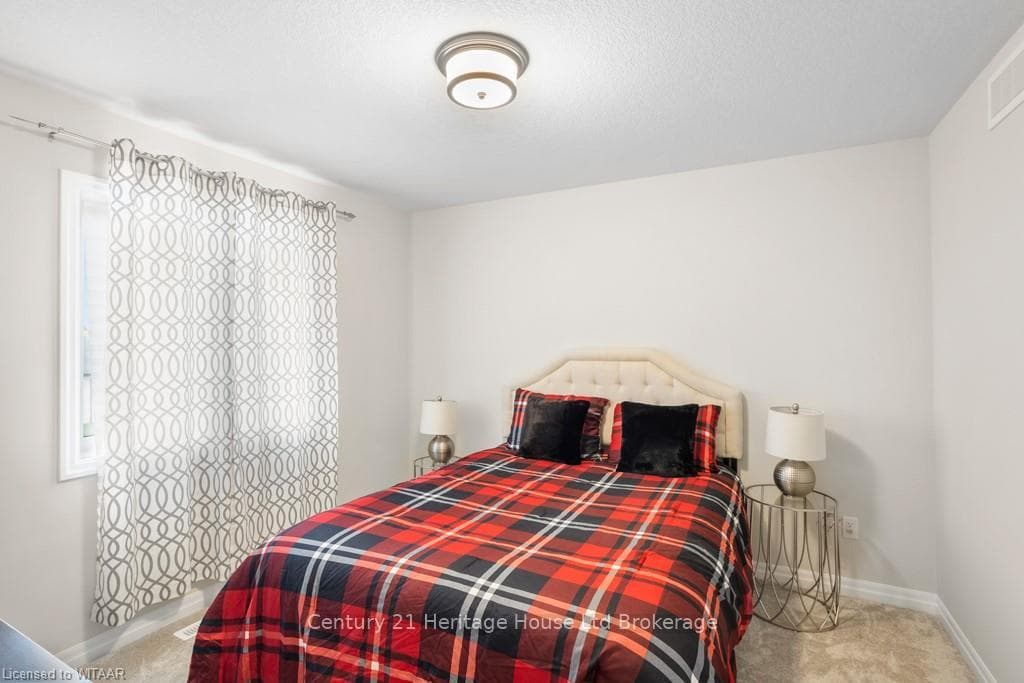 130 LIVINGSTON Drive photo 19