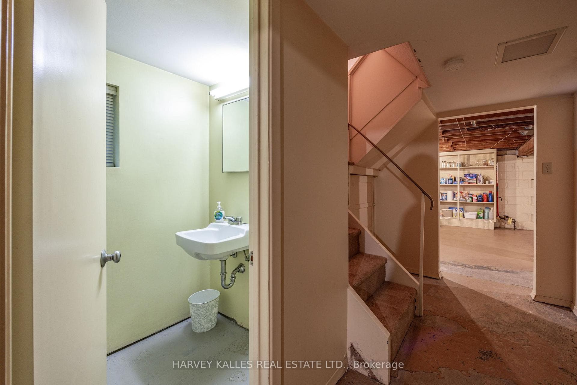 364 Joicey Boulevard photo 29
