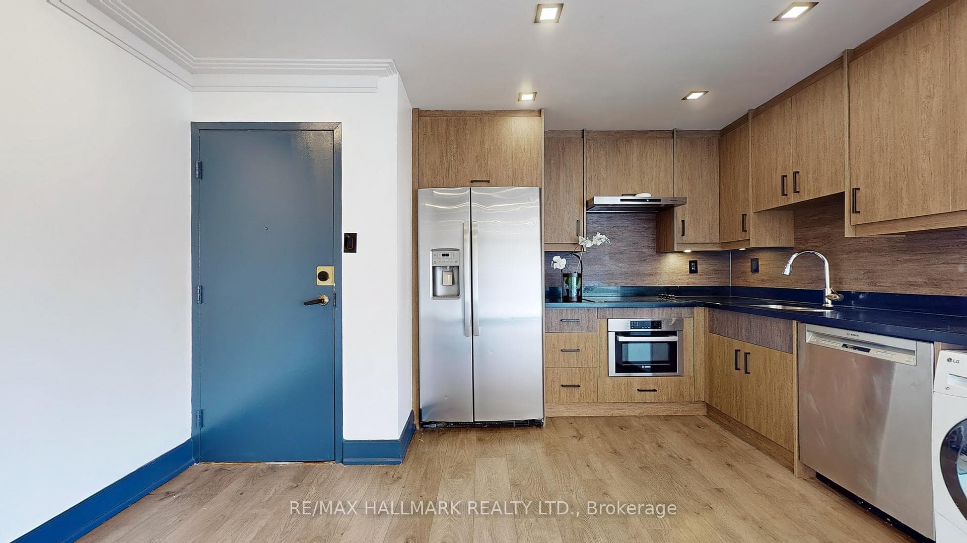 166 Sherwood Avenue Unit 4 photo 3
