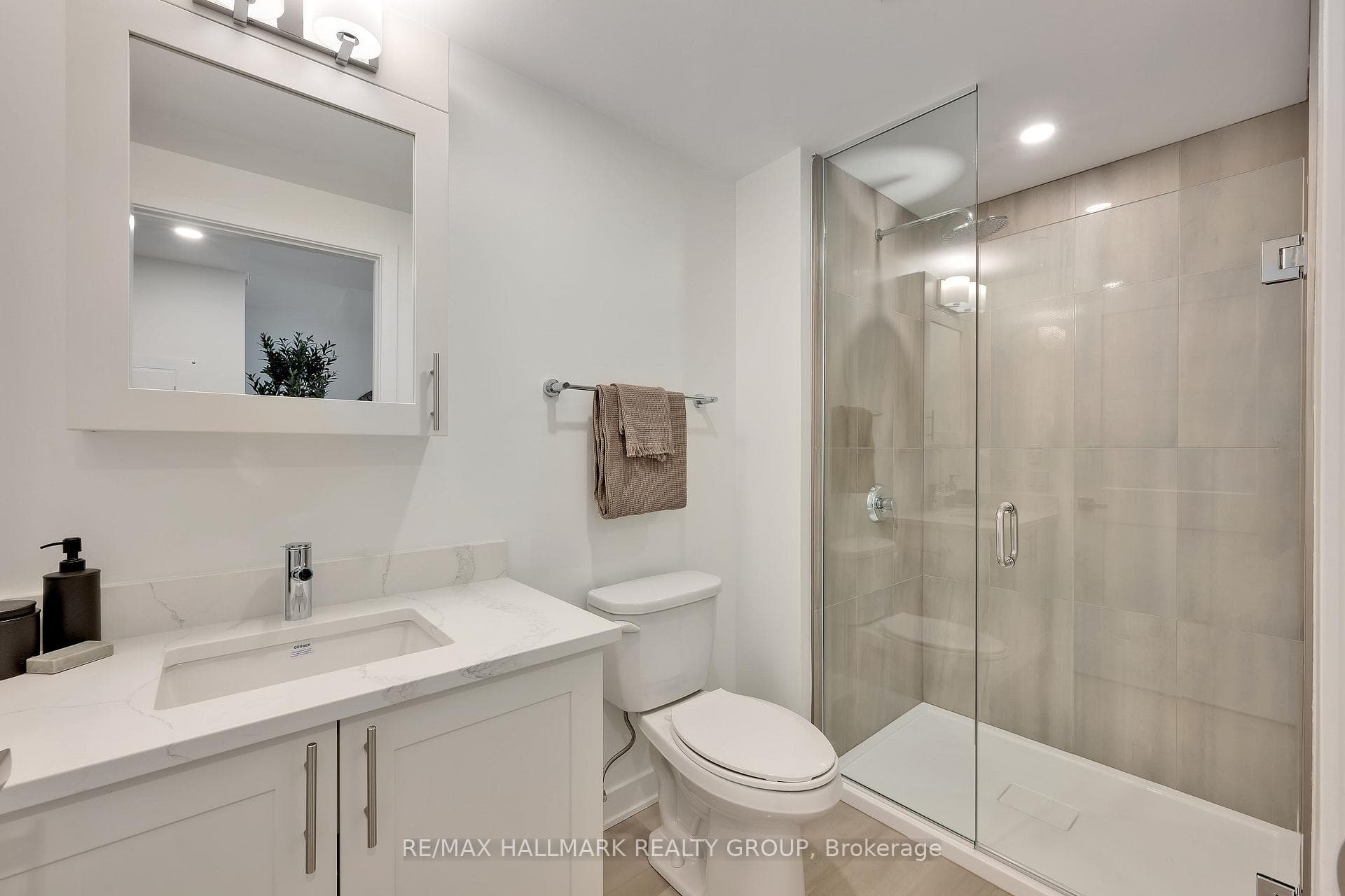 340 Queen Street Unit 906 photo 18
