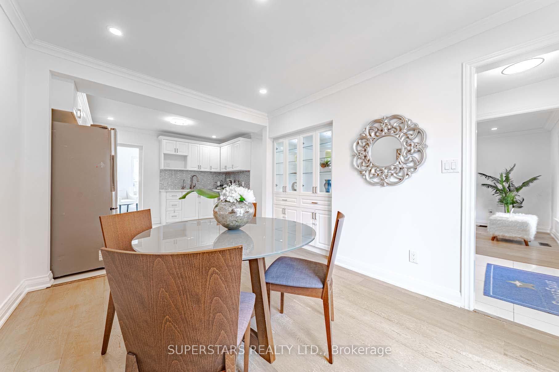 84 Lawrence Avenue photo 7