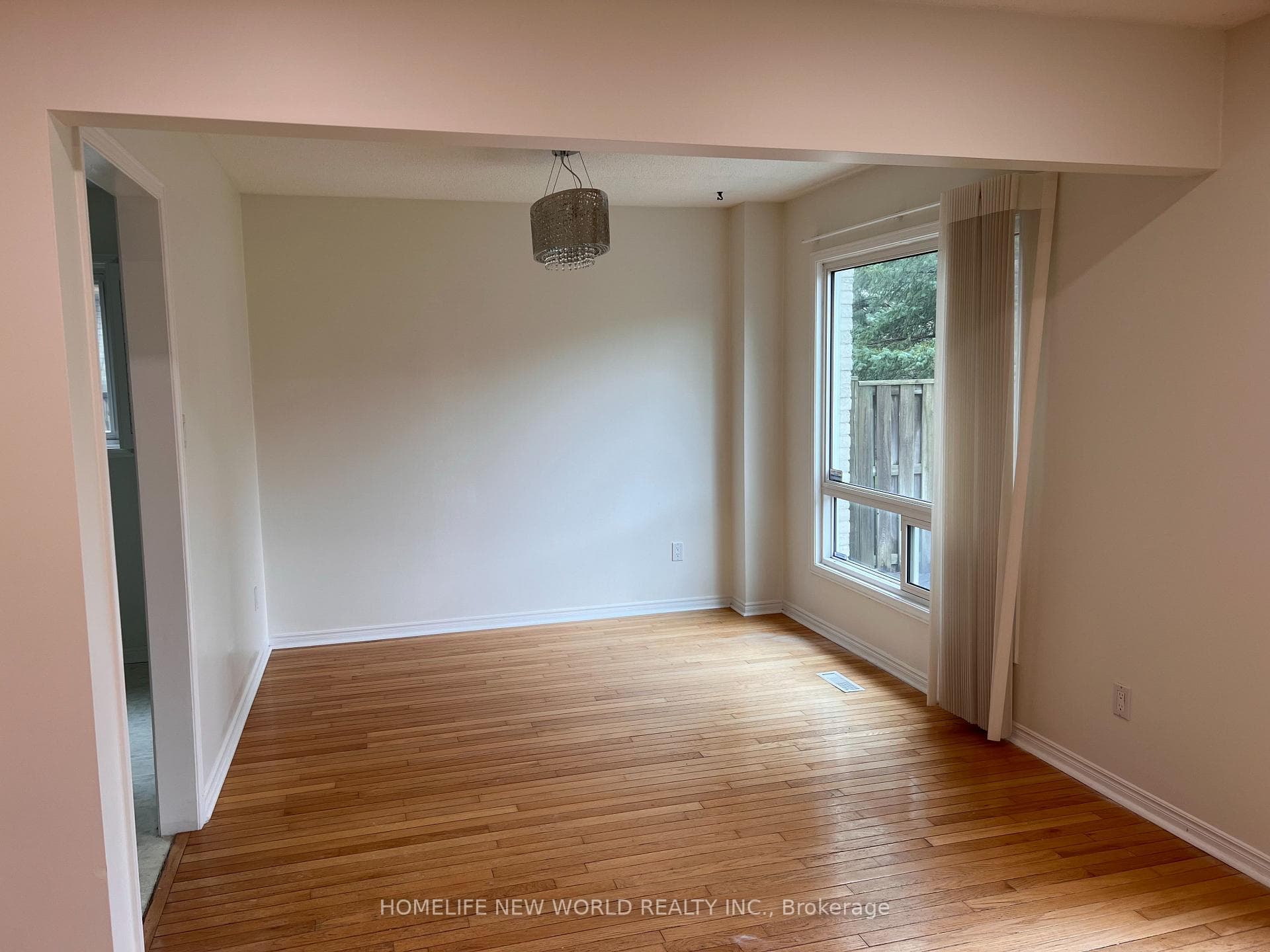 21 Delmark Boulevard photo 9