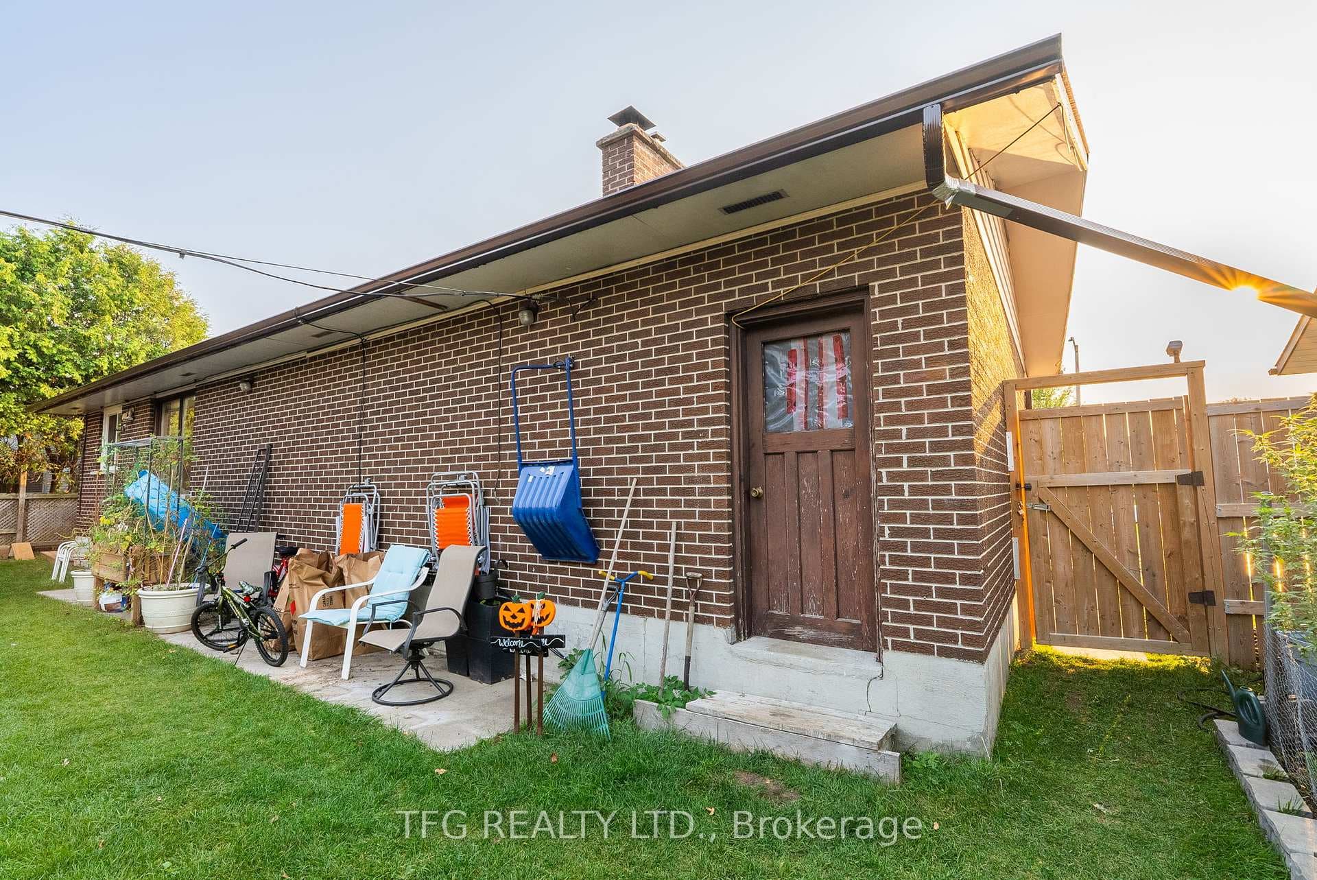 807 Fernhill Boulevard photo 30