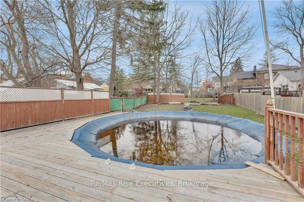 285 THOMAS Street photo 38
