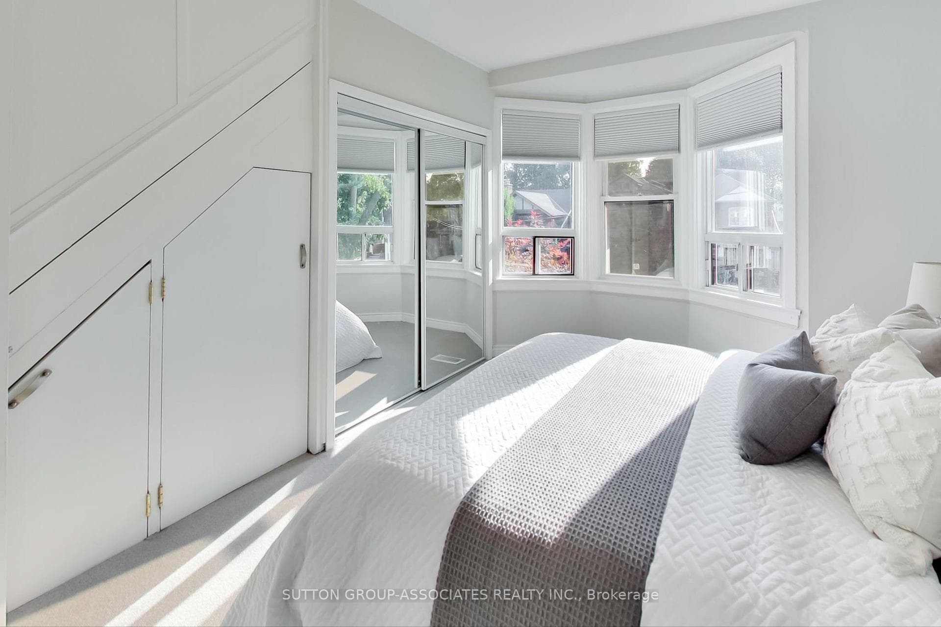 177 Humewood Drive photo 18