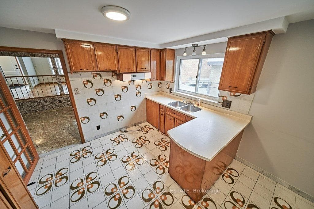 46 Sunderland Crescent photo 22