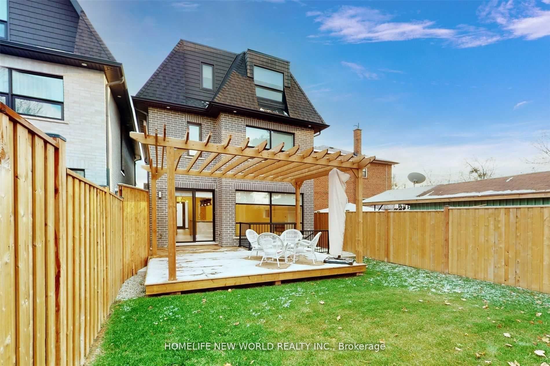 725 Gardner Avenue photo 33