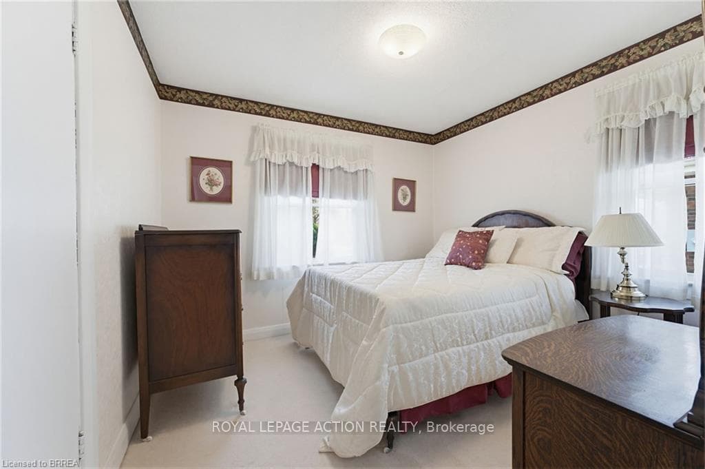 90 Henderson Avenue photo 19