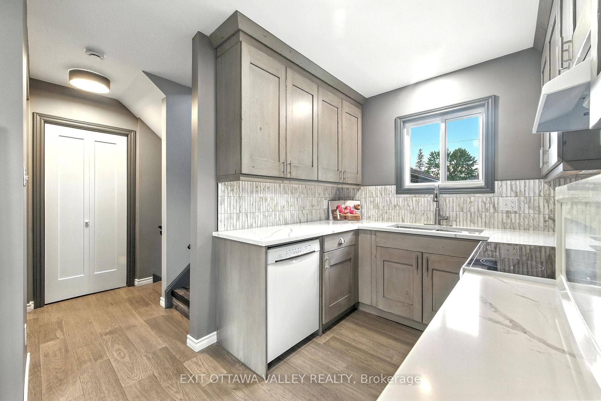 49 Glendale Avenue photo 18
