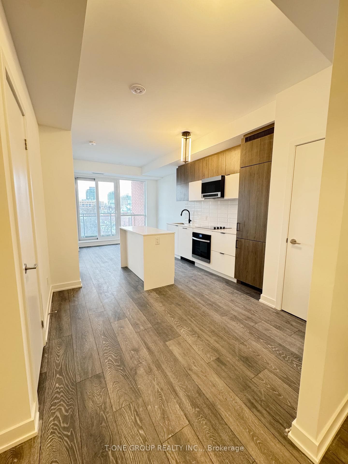 8888 Yonge Street Unit 319 photo 1