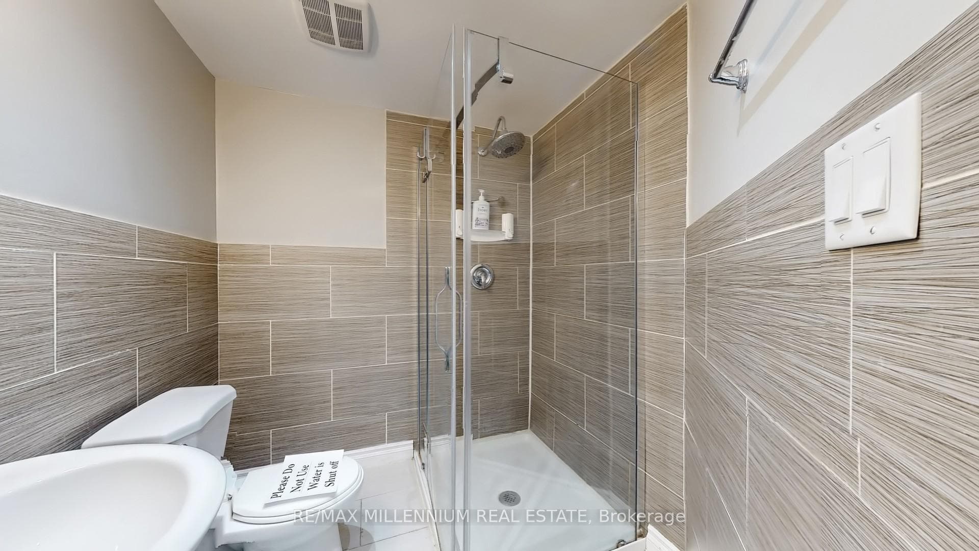 27 Dundalk Crescent photo 42