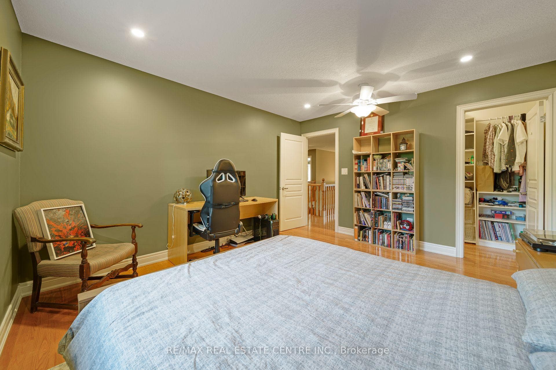 112 Dirksen Court photo 29