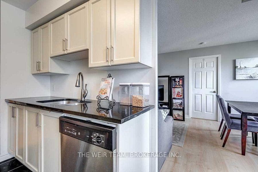 51 Lower Simcoe Street Unit 1807 photo 4