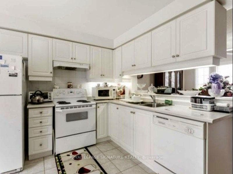 1565 Woodhenge Way photo 6