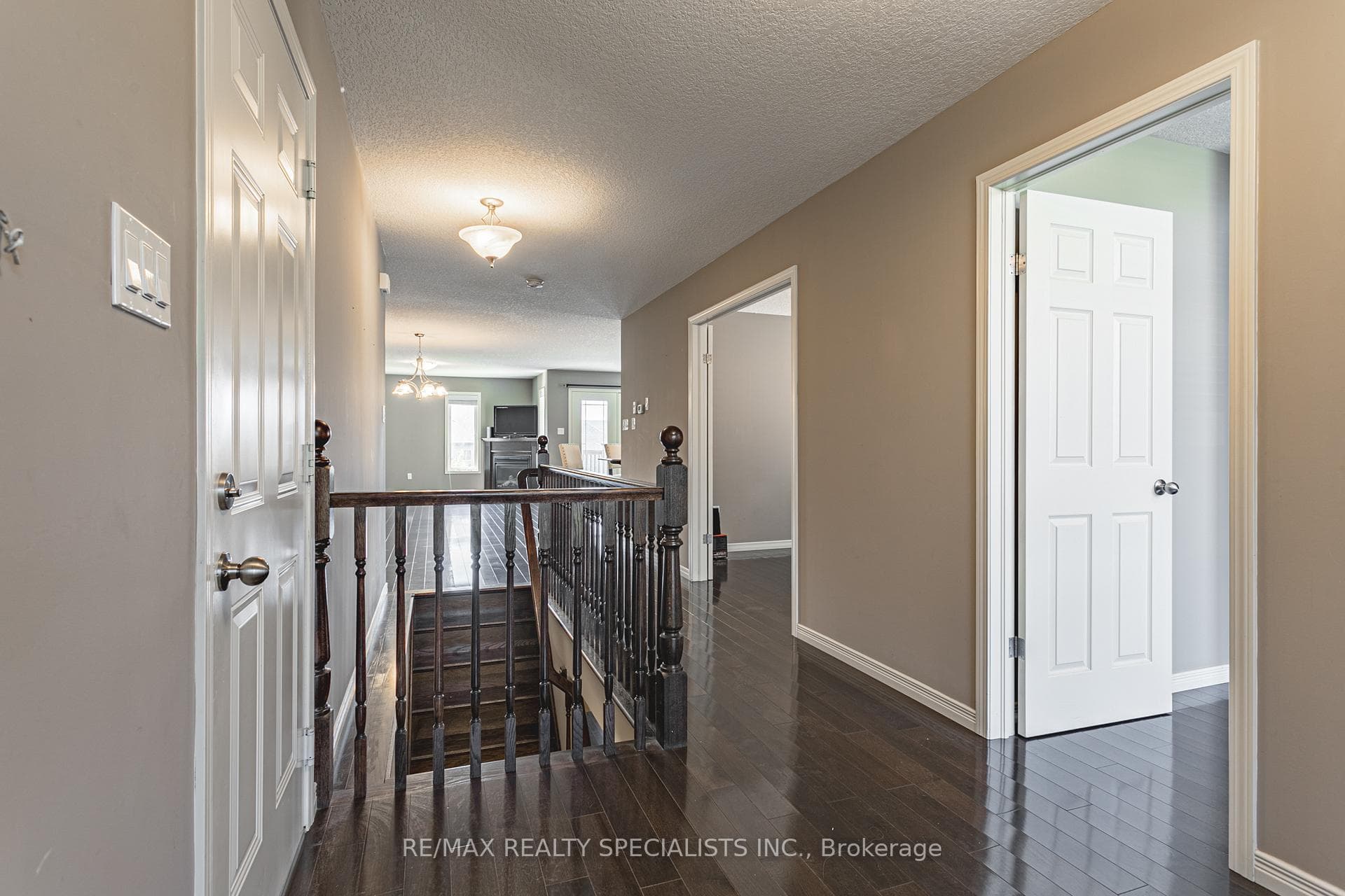 46 WOODHATCH Crescent photo 6