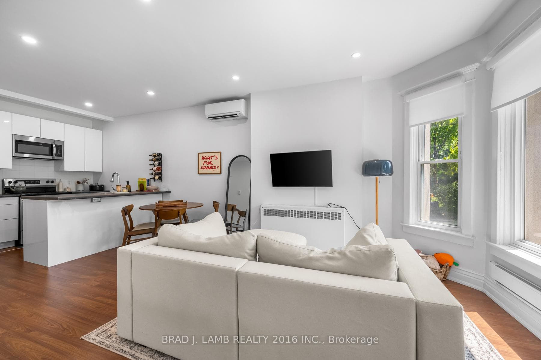 56 Wright Avenue Unit 1 photo 4