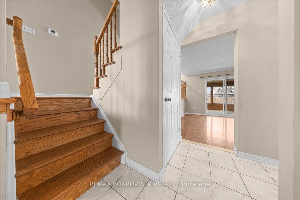 1195 St Jerome Crescent photo 3