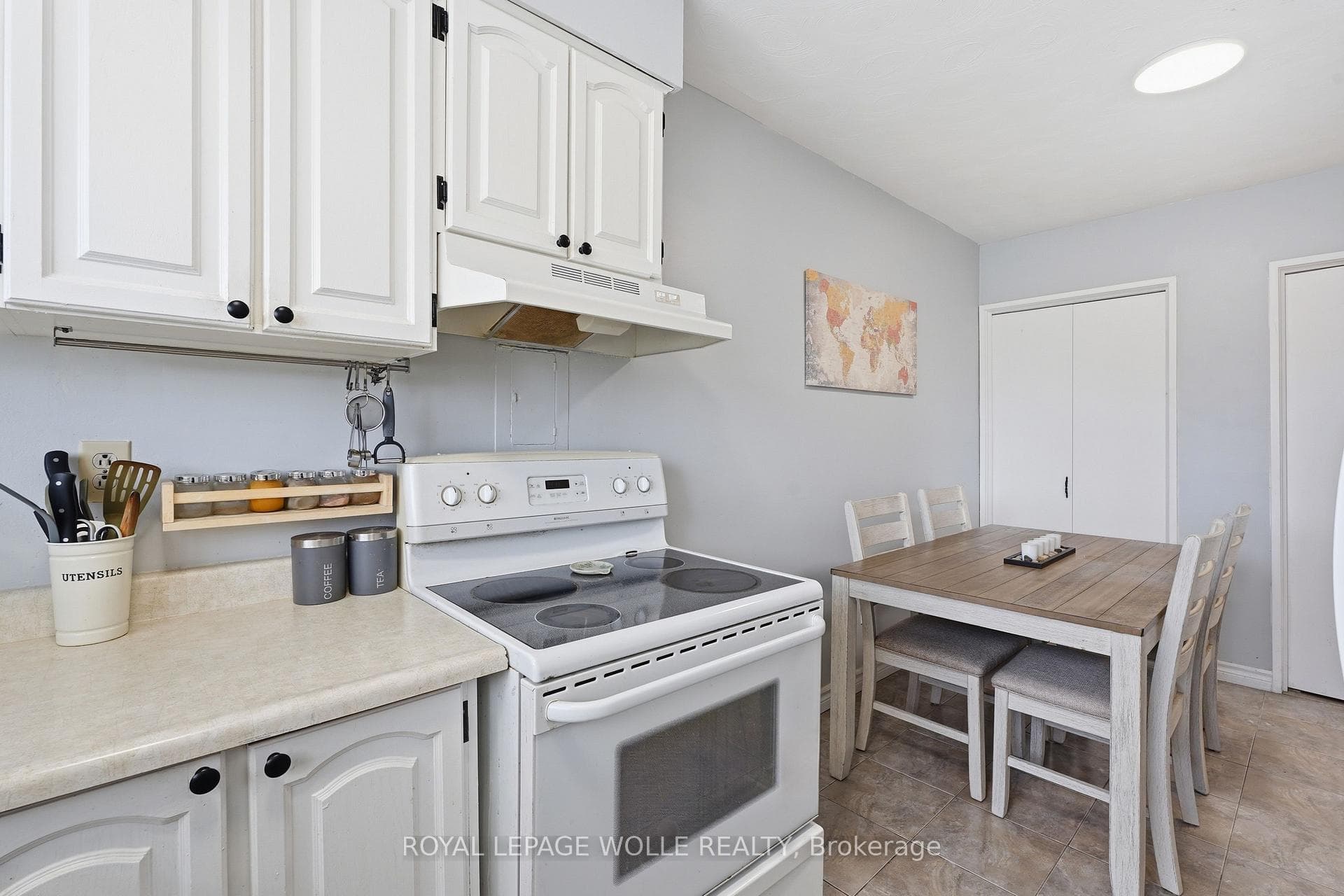 87 St George Street Unit 403 photo 9