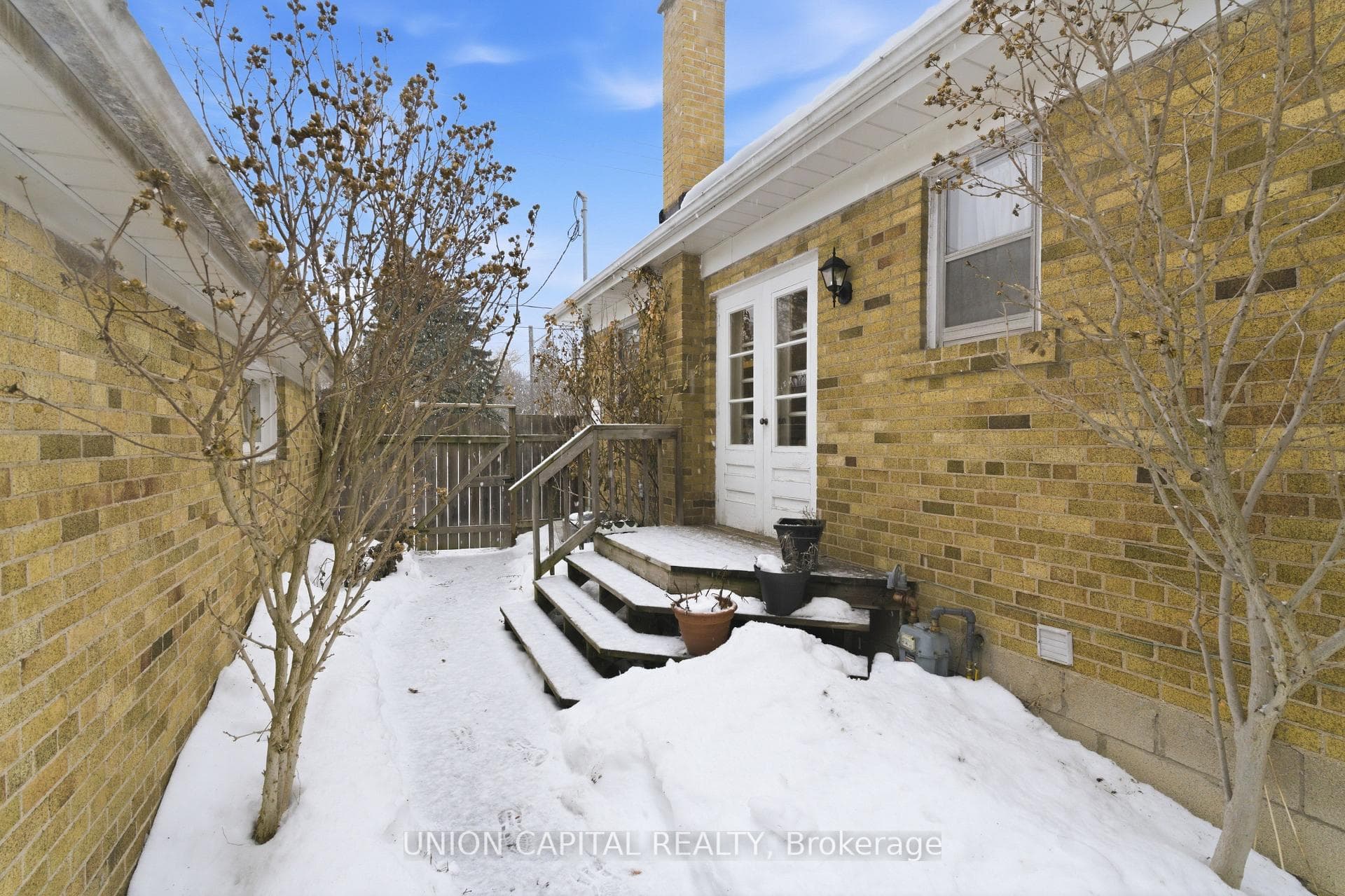 71 Stuart Crescent photo 34
