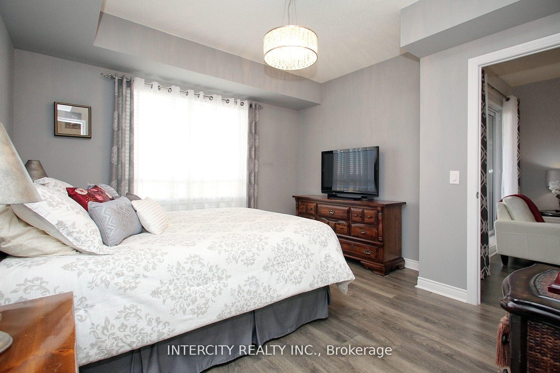 9255 Jane Street Unit 610 photo 18