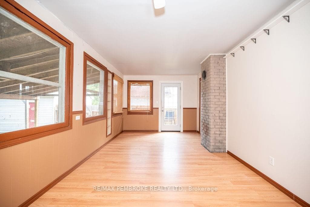 3301 PETAWAWA Boulevard photo 10