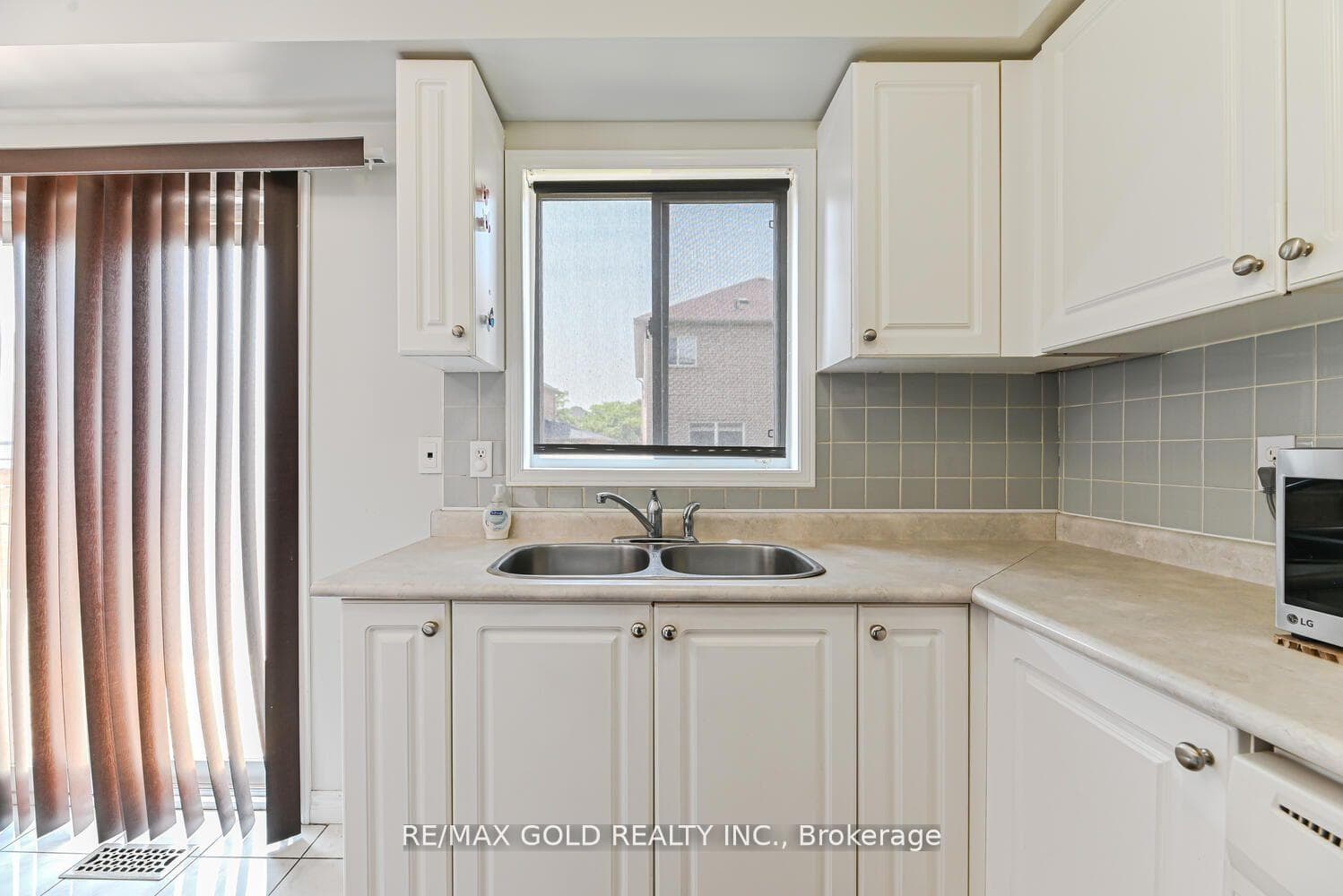 14 Topiary Lane photo 14