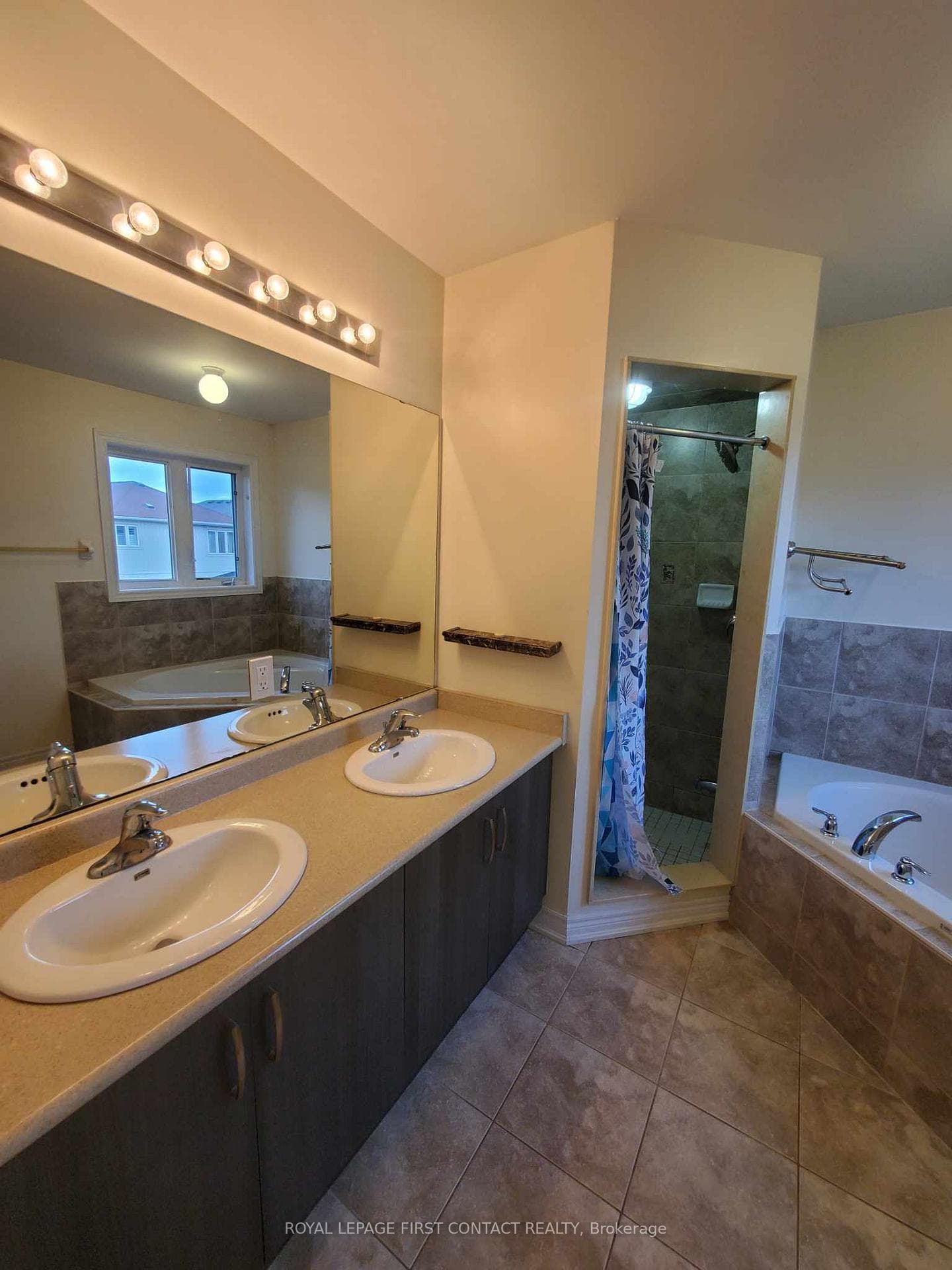 241 Greenwood Drive photo 11