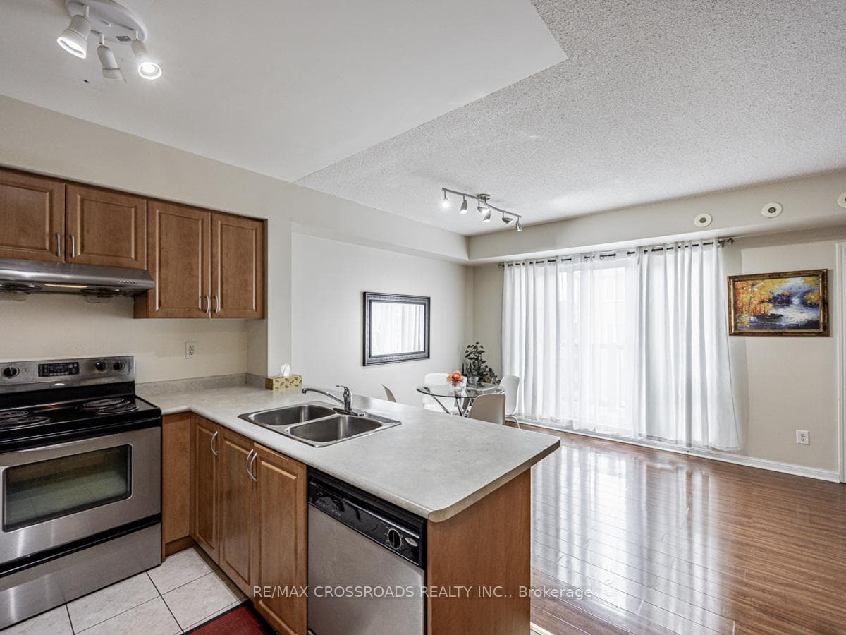 3049 Finch Avenue Unit 2014 photo 22