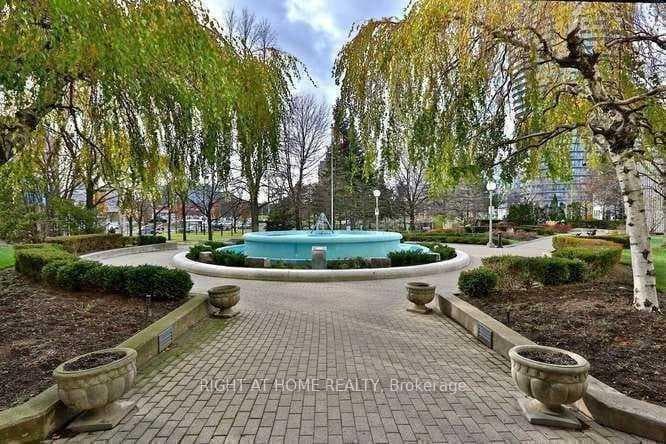 3650 Kaneff Crescent Unit 3202 photo 23