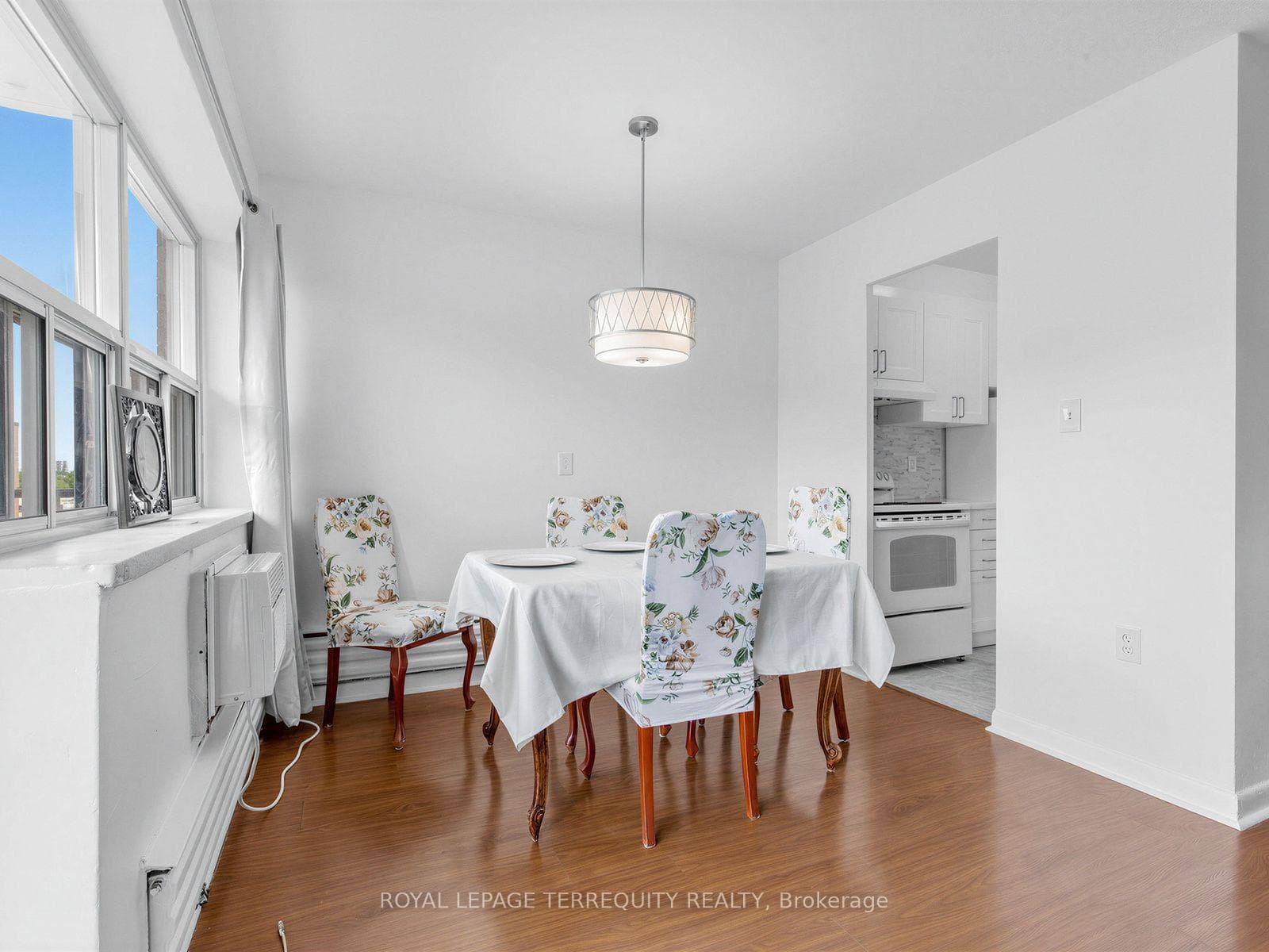 8 Kingsbridge Court Unit 404 photo 7